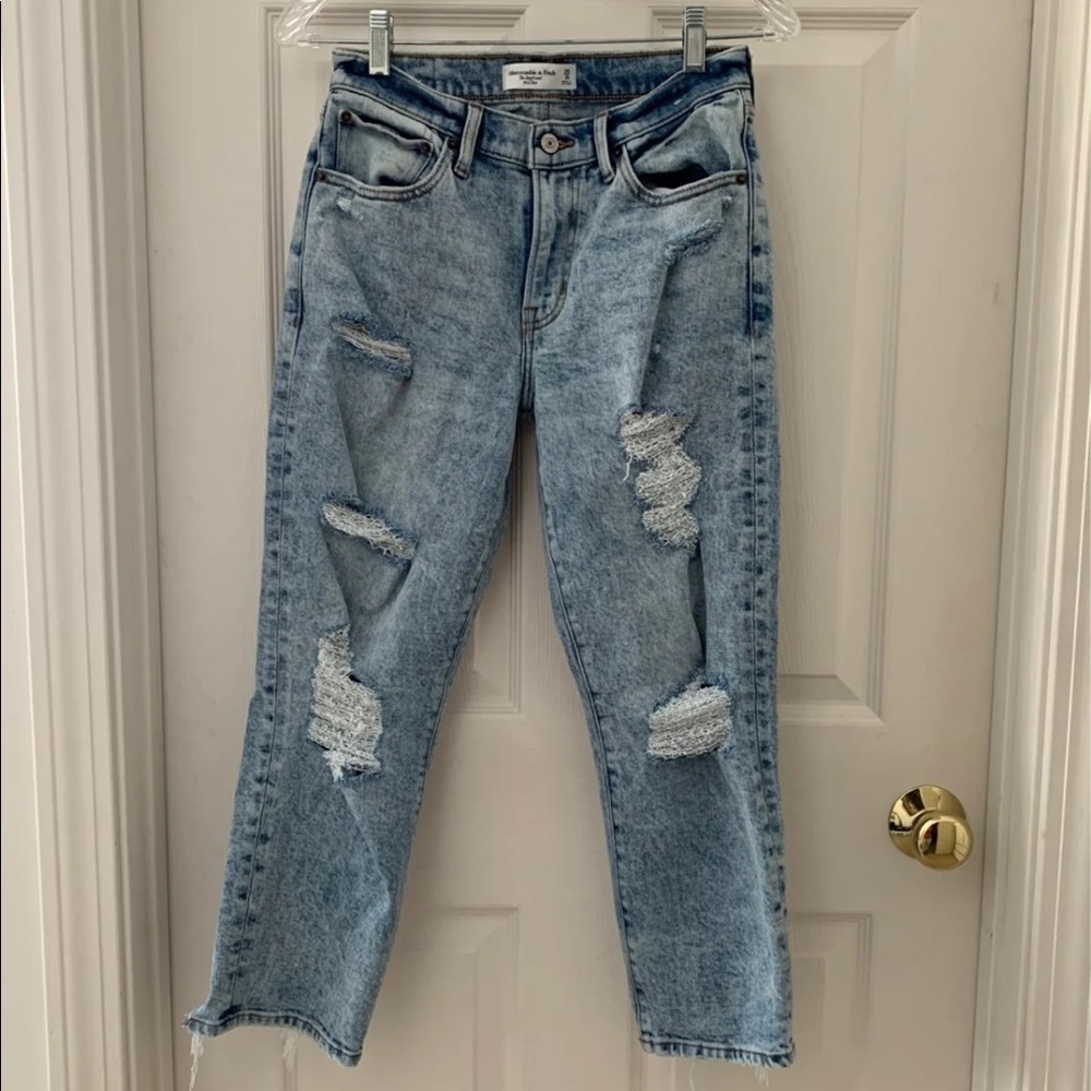 Brand new Abercrombie & Fitch boyfriend jeans